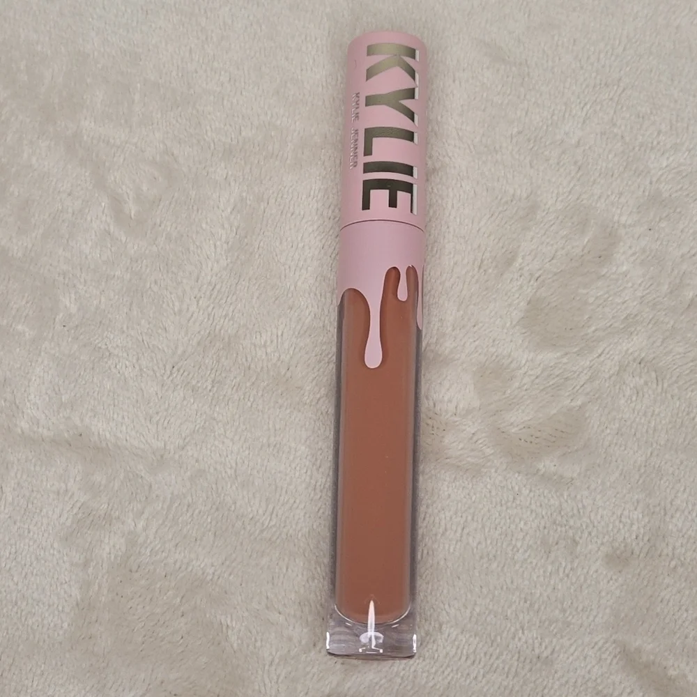 Kylie Cosmetics On Brand (Peachy Nude) Matte Liquid Lipstick